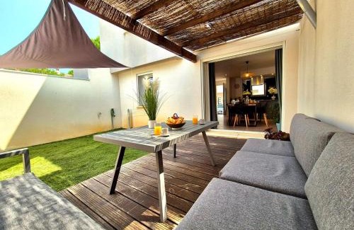 Costieres Villa | La Maison des Iris - clim - patio - parking