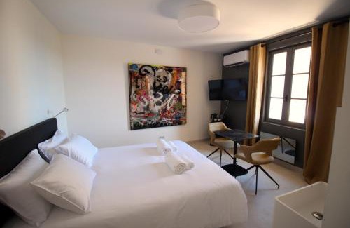 Martignargues Bed & Breakfast | La Maison des Vendangeurs - TABLE D'HÔTES le soir du jeudi au dimanche- Jacuzzi - Balnéo SPA - ACCES PISCINE pour toutes les chambres sauf STUDIO COQUET- Piscine de mai à mi-octobre