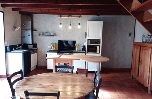 Montaigu-la-Brisette House | La Maison Bleue