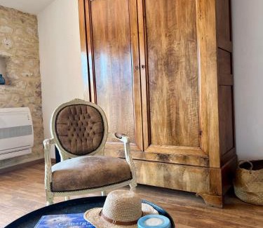 Saint-Genies-de-Malgoires House | La Maison Des Autres, piscine chauffée, chambres d'hôtes proches Uzès, Nîmes, Pont du Gard