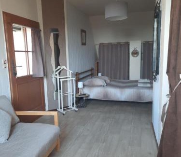 Montreuil-en-Touraine House | La Maison Genevier - Chambre Doréline