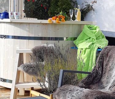 Les Fontenelles House | La maison horlogère , sauna extérieur , bain nordique au feu de bois et prêt de raquettes des neiges