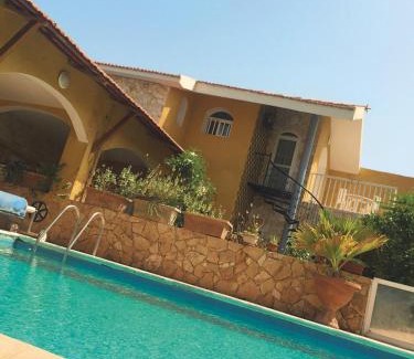 Popenguine Bed & Breakfast | La Maison Jaune