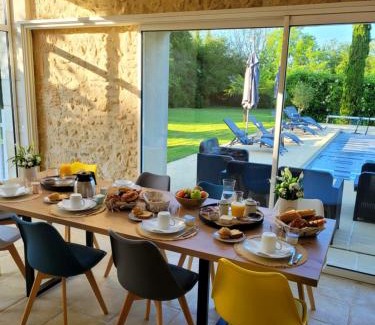 Genille Bed & Breakfast | La Maison Tuffeau Bed and Breakfast