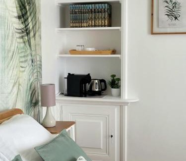Genille Bed & Breakfast | La Maison Tuffeau Bed and Breakfast