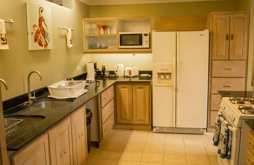 Roselle Villa | La Maison Verte - a 'country' feel, centrally set!