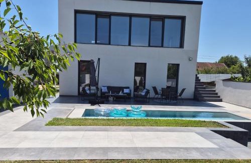 Criciova House | La Maisonette