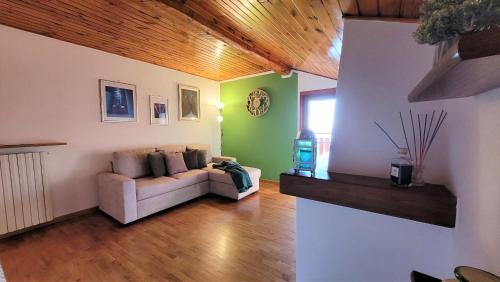 Bossico Apartment | La Mansardina sul lago Mountain Lake Iseo Hospitality