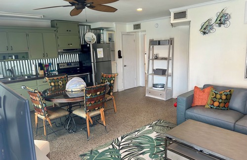 Kiska Beach Cottage | La Margarita - Sunnyside Breeze Cottage/Walking Distance to Laguna Beach