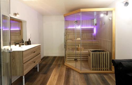 Cerdon House | La Marionnade - Maison de village, Sauna, Balnéothérapie, Borne VE