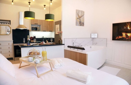 Senlis Apartment | La Marquise Cosy Flat - Jacuzzi - Senlis