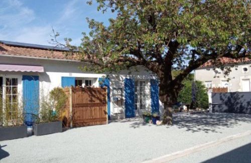 Saint-Sulpice-de-Royan Bed & Breakfast | La Norélie
