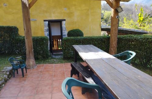 Ardisana House | LA NOZAL piscina, barbacoa, jardín