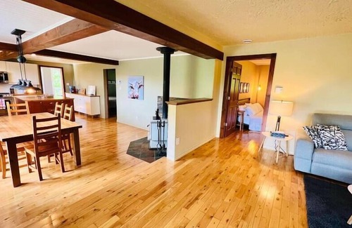 Saint-Denis-de-Brompton Ski Chalet | La P'tit Baie-Waterfront-Petit Lac Brompton
