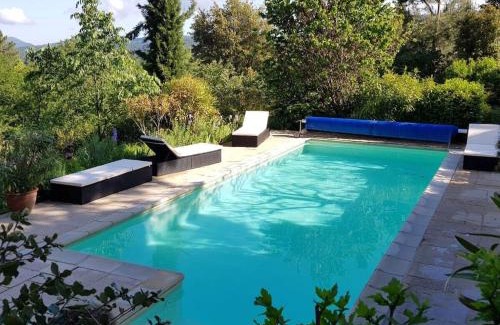 Aujac House | La Patouille Comfortable holiday residence