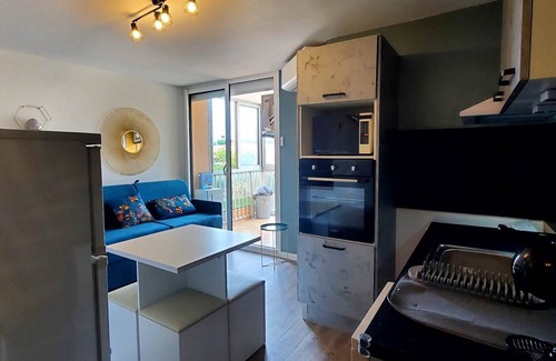 Saint-Pierre-la-Mer Apartment | 'La Perle D'eau" Appartement les Pieds Dans L'eau Entièrement Rénové