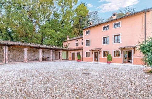 Castelgomberto Apartment | La Peschiera