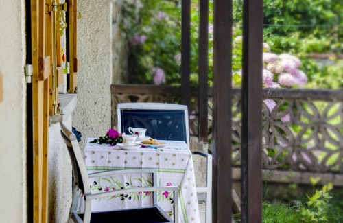Saint-Benoit-de-Carmaux House | la petite Pierrette room