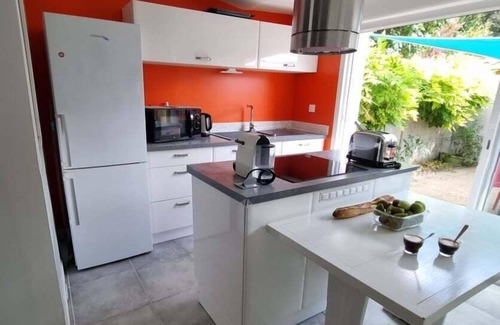 Port District Apartment | La Petit Alonnaise - Charming seaside house