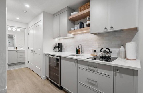 Kensington Condo | La Petite | Hot Tub | Kensington | Fenced Yard