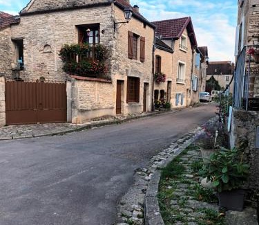 Noyers-sur-Serein House | La petite maison