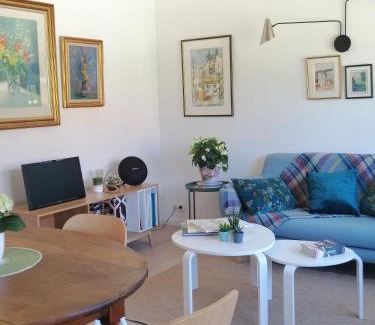 Villeconin House | La Petite Maison