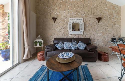 Gannat House | La Petite Maison Gannat