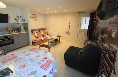 Moneteau House | La Petite Maison ideal for a stopover near Auxerre and vineyards (Chablis)