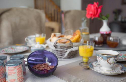 Meillac Bed & Breakfast | La Petite Maison près de l'Eglise