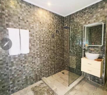 Bonapriso Apartment | La Petite Suite