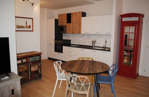Verona City Centre Apartment | La Piccola Loggia Verona app. with a view and garage