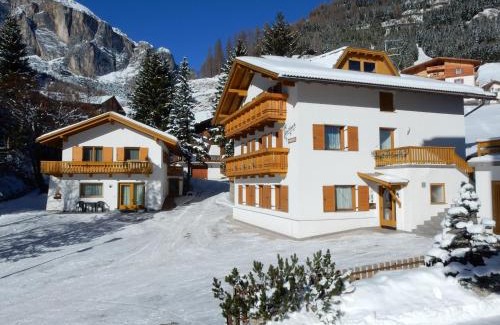 Colfosco Apartment | La Pineta