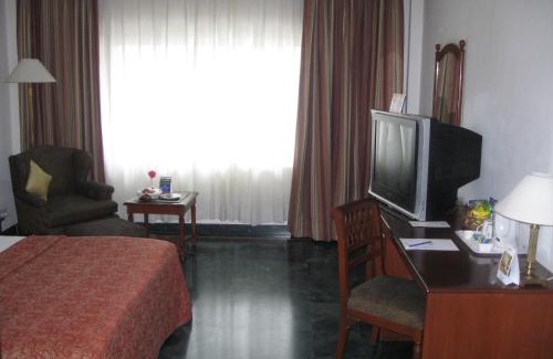 Hazratganj Hotel | La Place Sarovar Portico