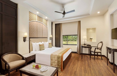 Hazratganj Hotel | La Place Sarovar Portico, Lucknow