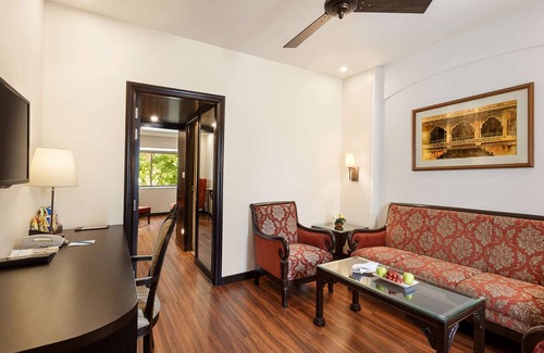 Hazratganj Hotel | La Place Sarovar Portico, Lucknow