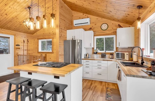 Amherst Ski Chalet | La Plage Sucrée - Private beach