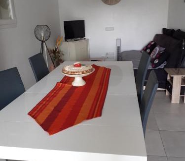 Saint-Clement-de-Riviere Apartment | La plaine