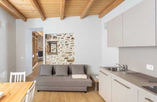 Orino Apartment | La Posteria Junior Suite 1 by icasamia.it