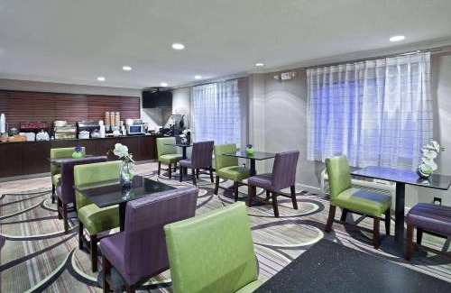 Macedonia Hotel | La Quinta by Wyndham Cleveland Macedonia