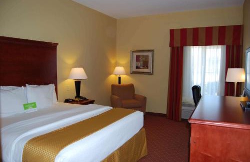 Fairfield Hotel | La Quinta by Wyndham Fairfield TX