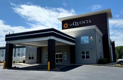 California Hotel | La Quinta by Wyndham Lexington Park - Patuxent