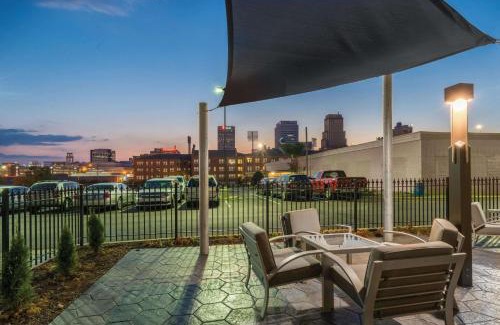 Downtown Memphis Hotel | La Quinta by Wyndham Memphis Downtown