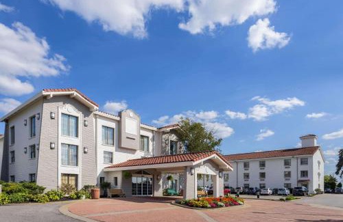 Moon Township Hotel | La Quinta Inn by Wyndham Pittsburgh Airport