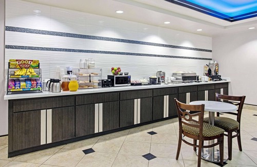 Fairfield Hotel | La Quinta Inn & Suites by Wyndham Fairfield TX