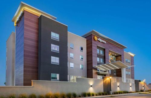 Galveston Hotel | La Quinta Inn & Suites by Wyndham Galveston North at I-45