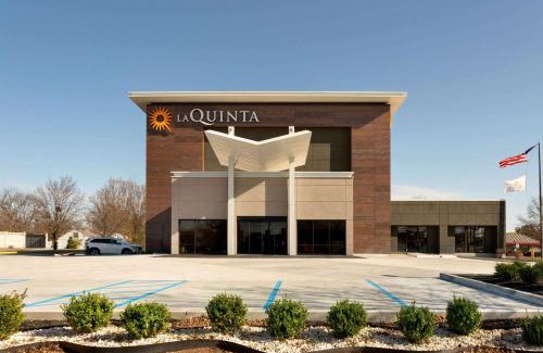 Sunset Hills Hotel | La Quinta Inn & Suites by Wyndham St Louis Route 66