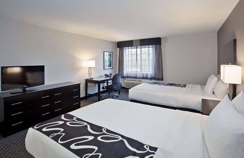 Macedonia Hotel | La Quinta Inn & Suites by Wyndham Cleveland Macedonia