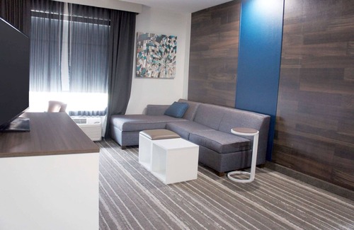 Owasso Hotel | La Quinta Inn & Suites by Wyndham Owasso