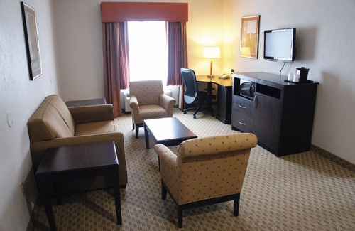 Orange Hotel | La Quinta Inn & Suites by Wyndham Orange