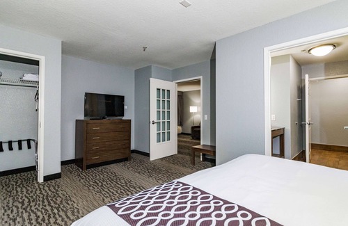 Tomball Hotel | La Quinta Inn & Suites by Wyndham Tomball
